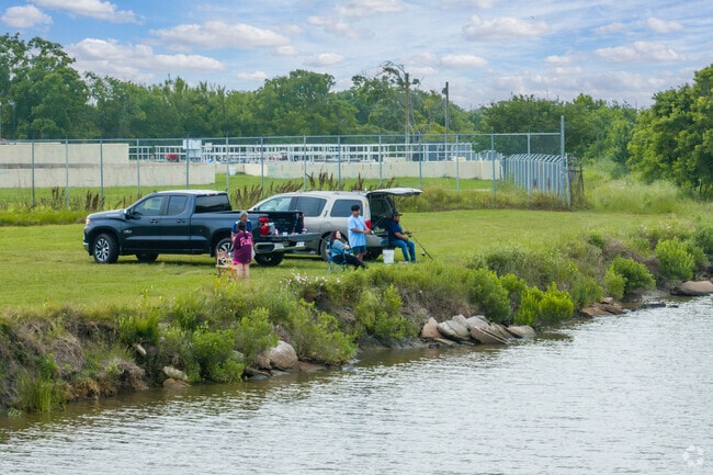 Hitchcock is in close proximity to the bay front, offering many fishing opportunities.