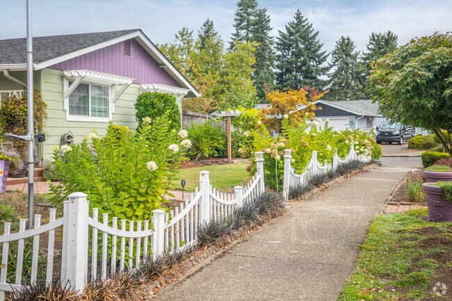 A Pickett Fence n the Hayesville Neighborhood in Salem, OR.