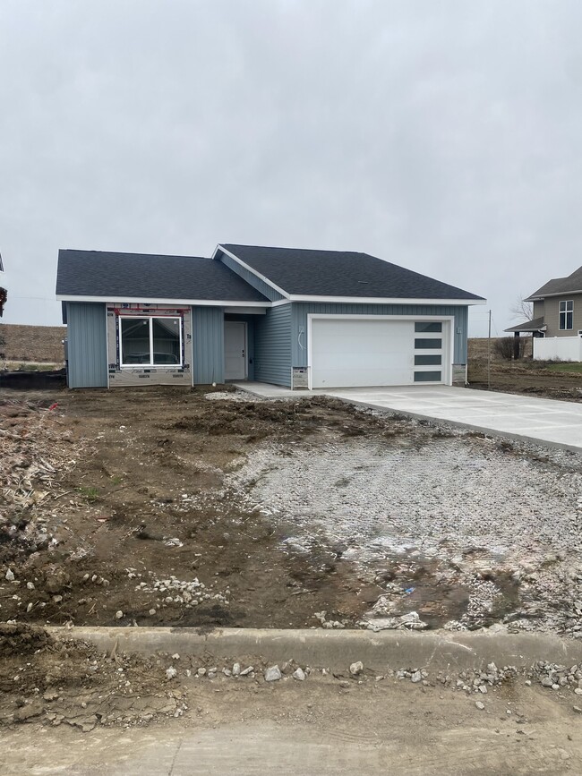 192 Huntington Dr, Iowa City, IA 52245