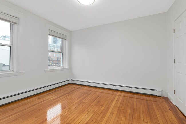 122 Prince St unit 4, Boston, MA 02113 - photo 3