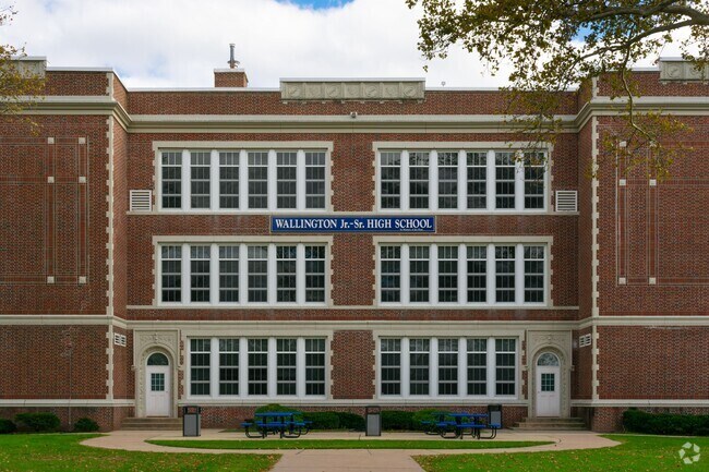 Wallington Jr Sr High School serves students in the Wallington community.