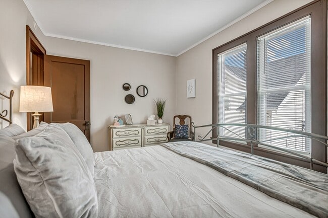 817 Bell Ave unit CDB Upper, Sheboygan, WI 53083 - photo 4