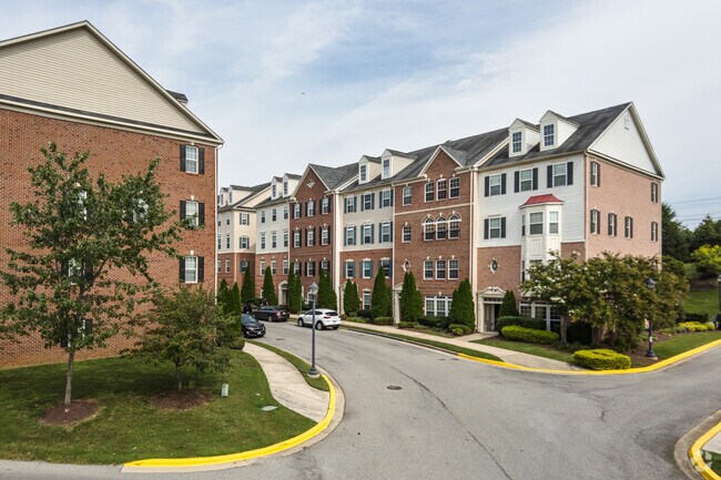 Looking for large townhomes next to the beltway, check out Virginia Landing Townhomes.