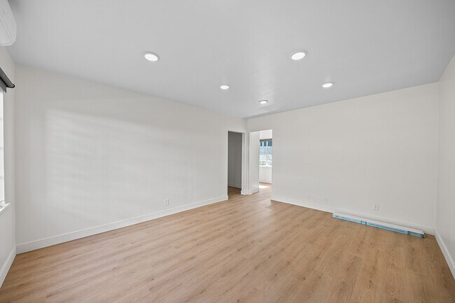 426 S Los Robles Ave unit C, Pasadena, CA 91101 - photo 2