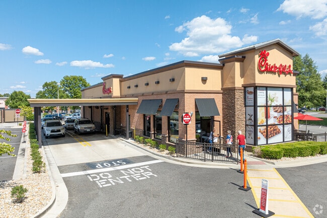 In Fairfield, you will also find fast food big names restaurants like Chick-fil-A.