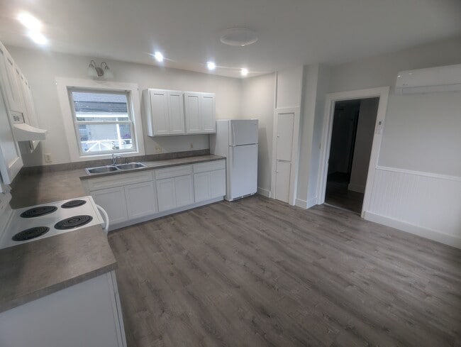 201 Division St unit 201, Bennington, VT 05201 - photo 3