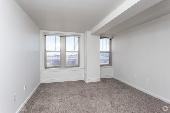2BR, 1BA - Sinatra/1,034 SF