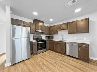 1409 Courtyard Dr SE, Bondurant, IA 50035