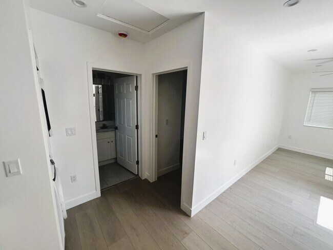 10313 Eldora Ave unit 10319 1/2 Eldora Rea, Sunland, CA 91040 - photo 6