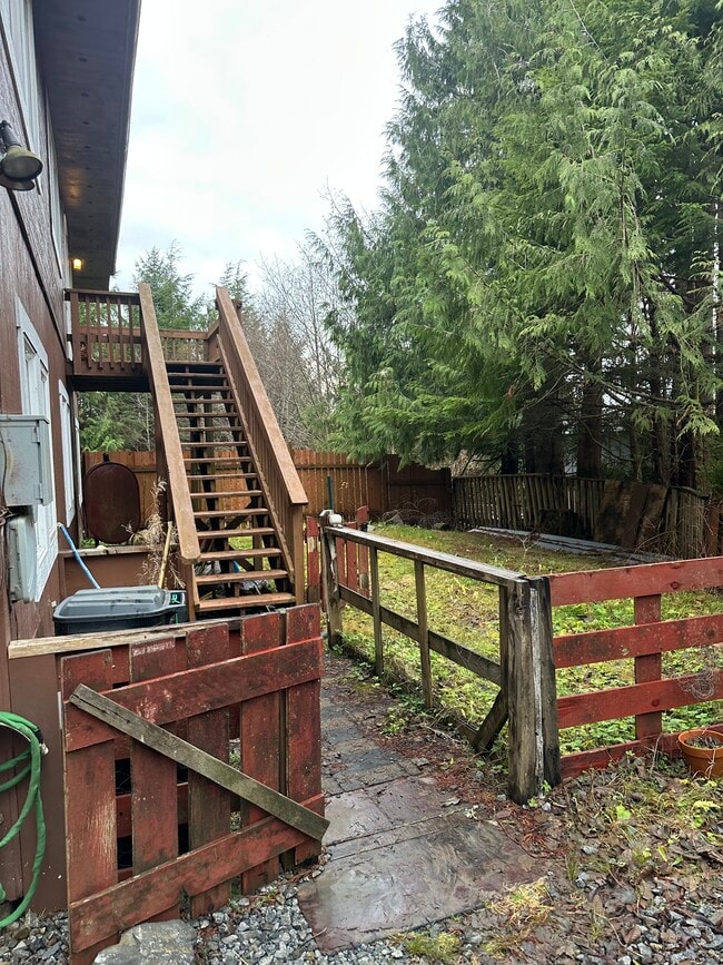 81 Phillips Ln unit B - Upper, Ketchikan, AK 99901 - photo 4