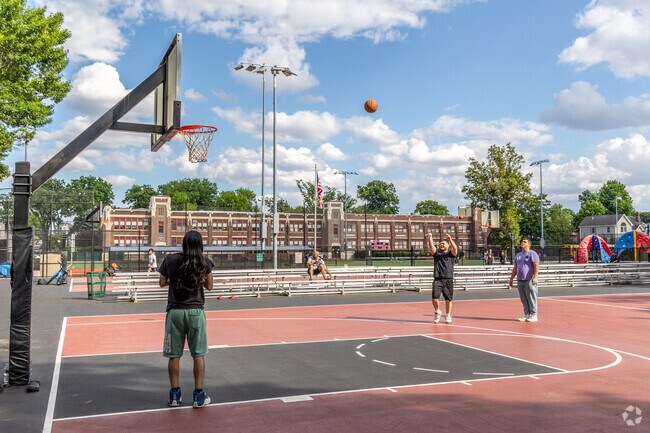 Cliffside Park Recreation Department  is perfect to pick a game with friends.