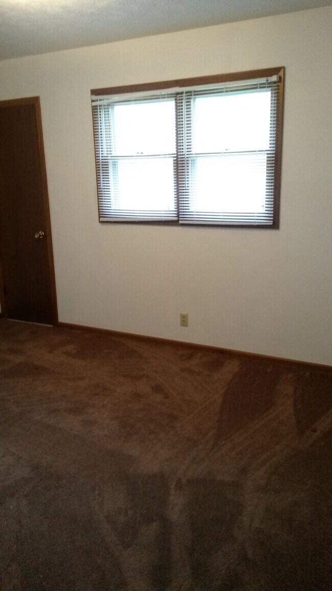 609 Blaine St unit 2, Norfolk, NE 68701 - photo 7
