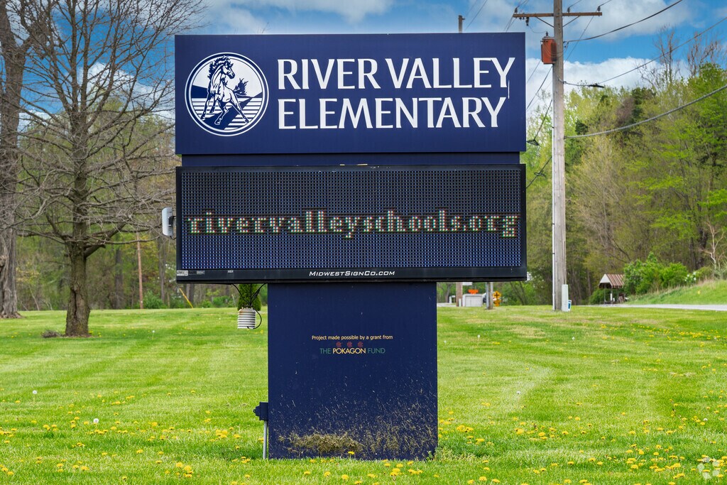 River Valley Elementary School has a student population of 202.