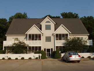 1374 S College Mall Rd Unit Gentry Quarters, Bloomington, IN 47401