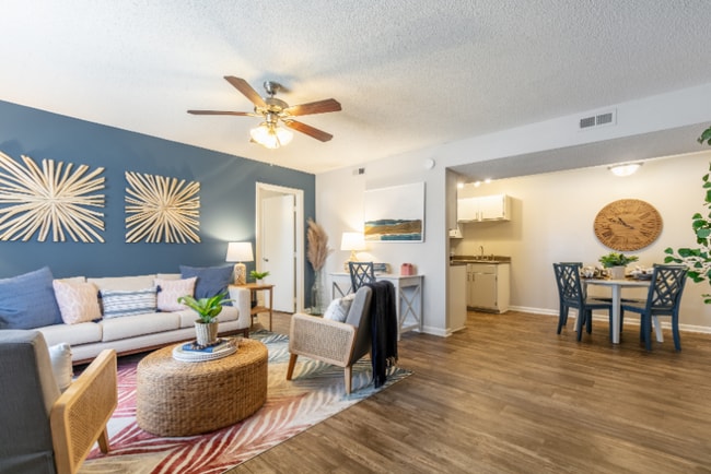 Hawthorne at New Centre, Wilmington, NC 28403 - photo 2