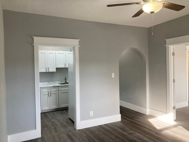 231 2nd Ave NE unit 3, Valley City, ND 58072 - photo 3