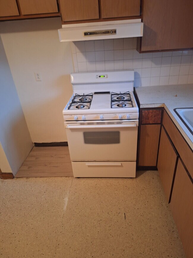 588 Baldwin Rd unit A, Akron, OH 44312 - photo 3