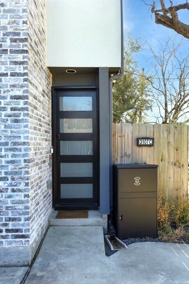 3107 Saint Charles St unit C, Houston, TX 77004 - photo 5