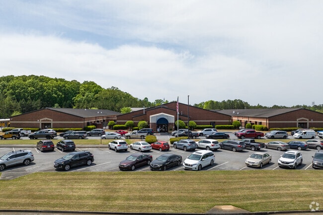 Kingston Elementary School has a 13 to 1 student-teacher ratio.