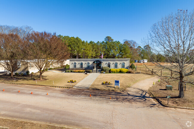 Lanier Christian Academy receives a B+ on Niche.