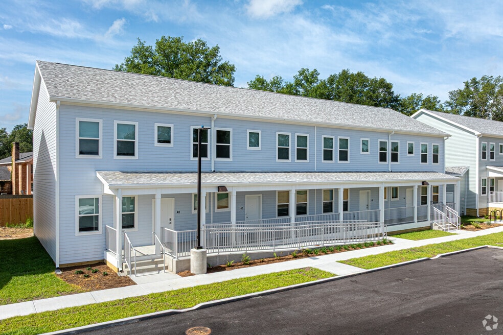 Phoenix Square, Hammond, LA 70401 - photo 2