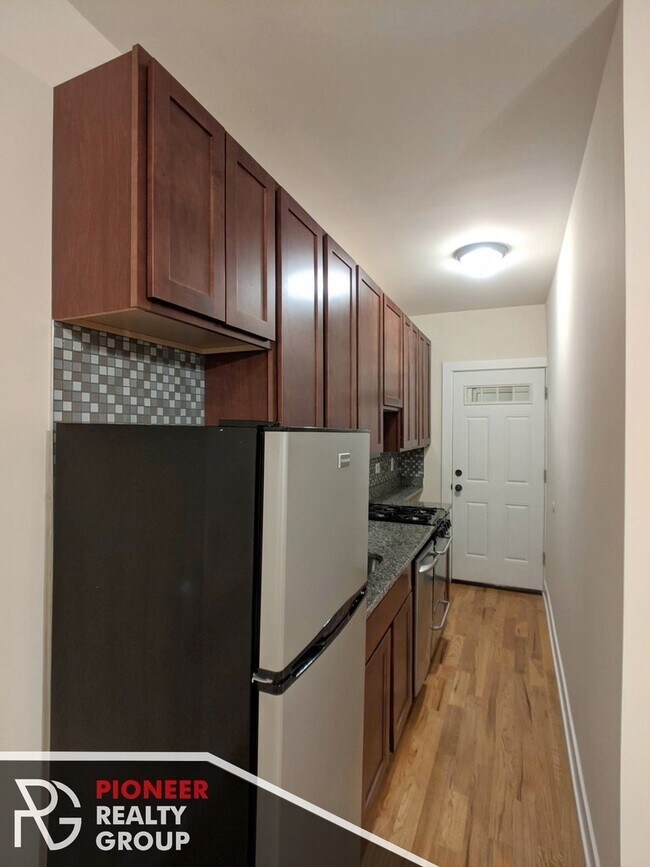 949 W Cornelia Ave unit Q, Chicago, IL 60657 - photo 3