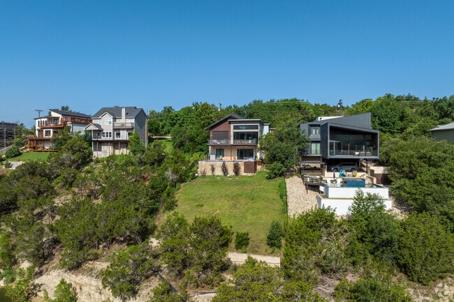 Apache Shores homes feature spacious lots and views.