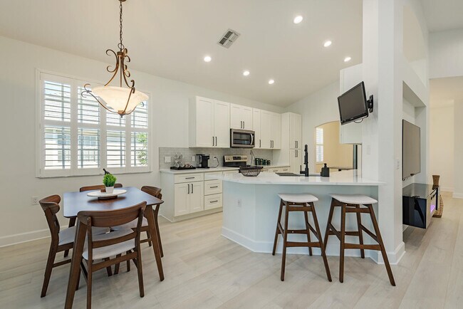 7123 Blue Juniper Ct, Naples, FL 34109 - photo 5