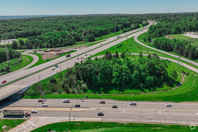 Brecksville is connected to Cleveland and Akron by quick access to major highways like Interstate 77 and the Ohio Turnpike.