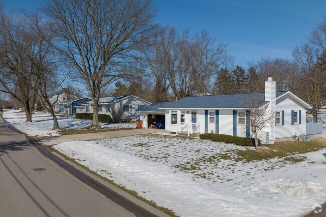 Winter, Comstock Park, Homes