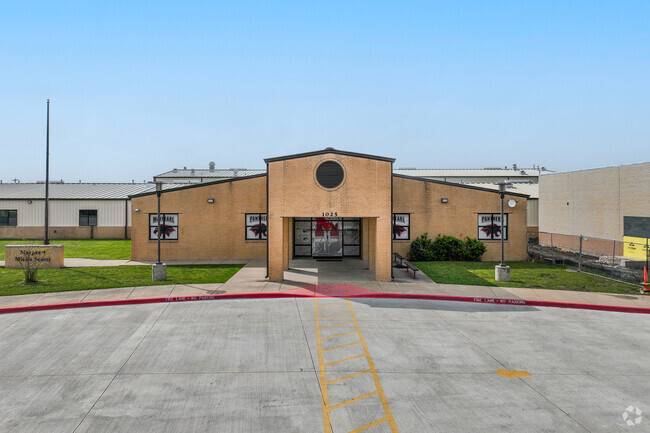 Maypearl Junior High School boasts a 15:1 student-to-teacher ratio.