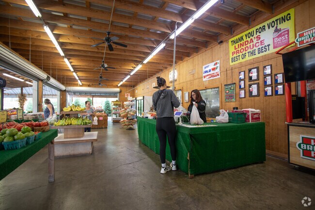 Linda's offers Bonny Oaks residents a fresh option just north on Highway 58.