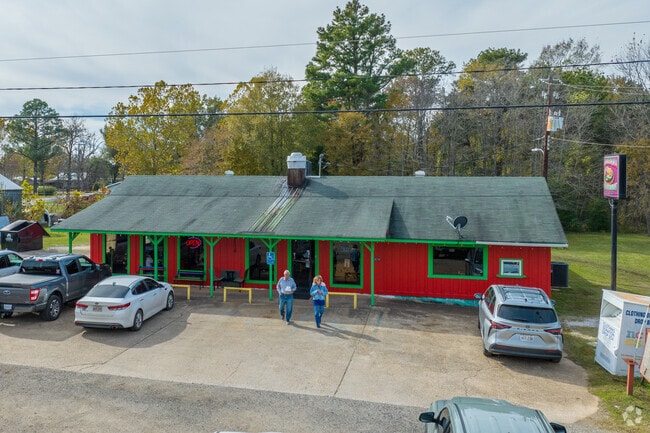 There are a few restaurants in Oil City sure to satisfy many.