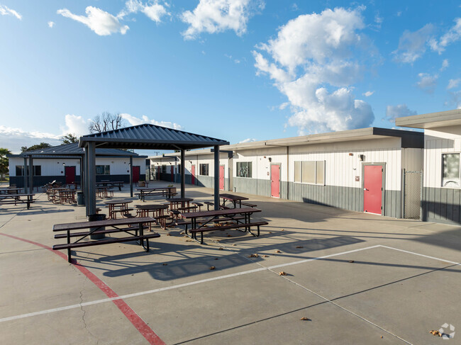 Traweek Middle School campus serves students 6th to 8th grade.