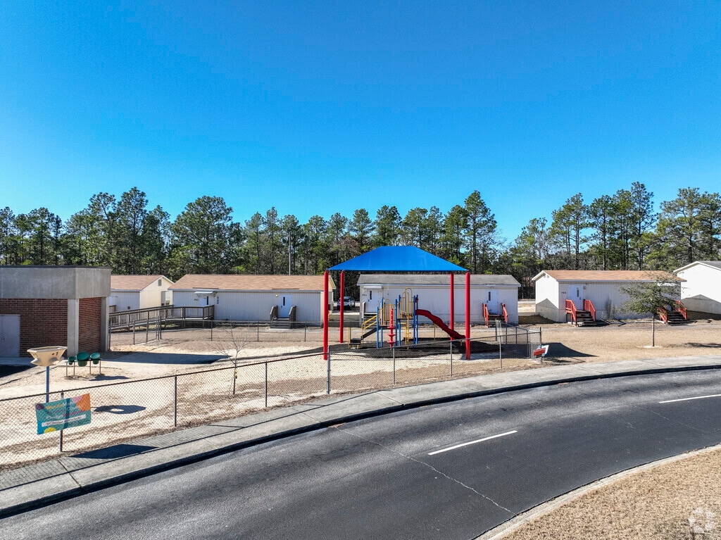 Red Bank Elementary School	offers children a great start to their academic life.