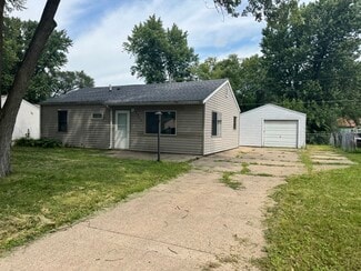 2914 W 67th St, Davenport, IA 52806
