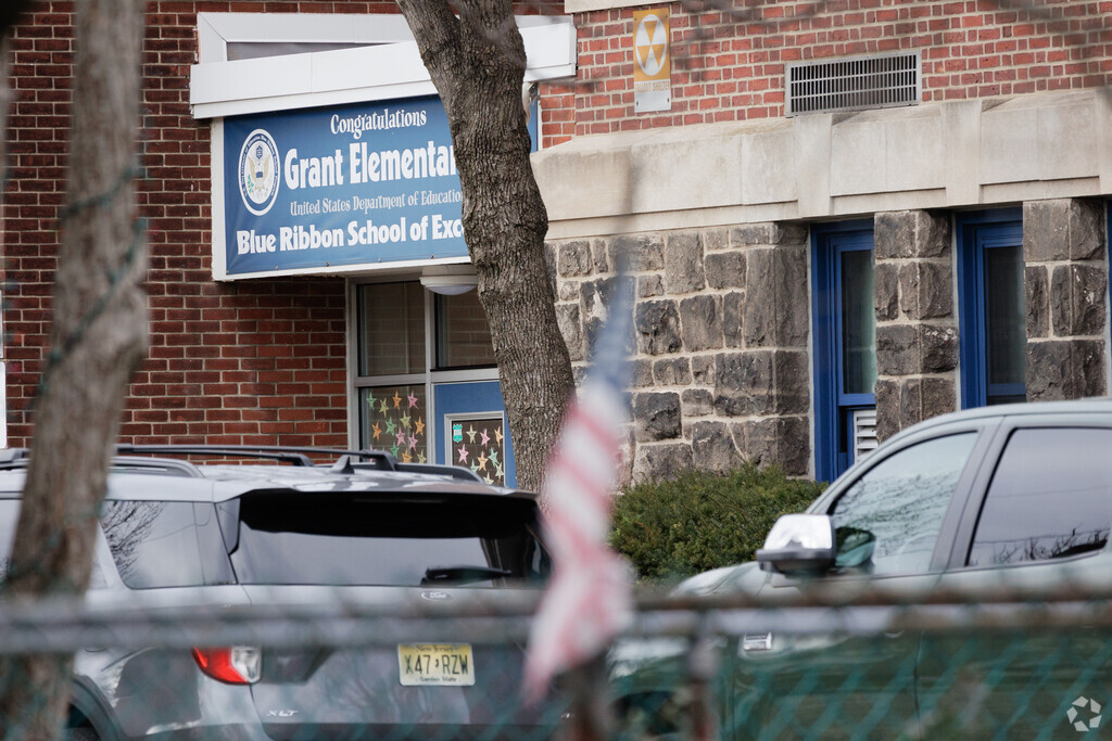Grant Elementary School is a public school in Ridgefield Park, NJ.