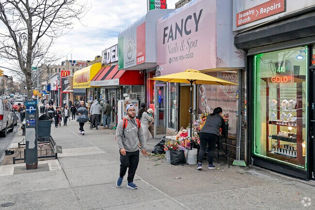 Residents of the Norwood community visiting the many shops and restaurants in the neighborhood.
