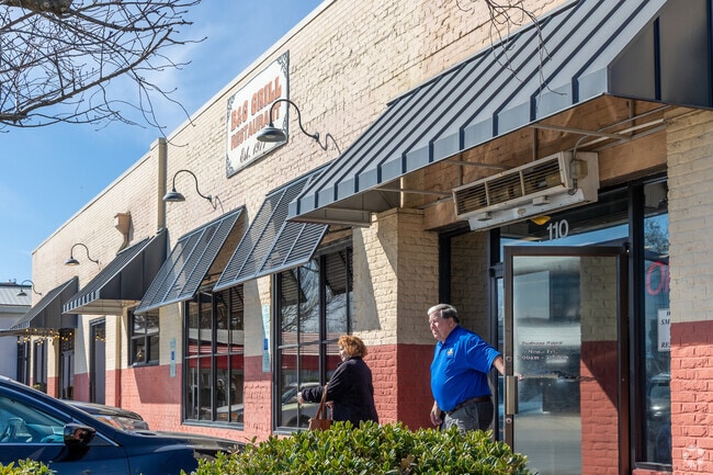 B&G Grill is a Goldsboro favorite that has been serving up home cooking since 1977.