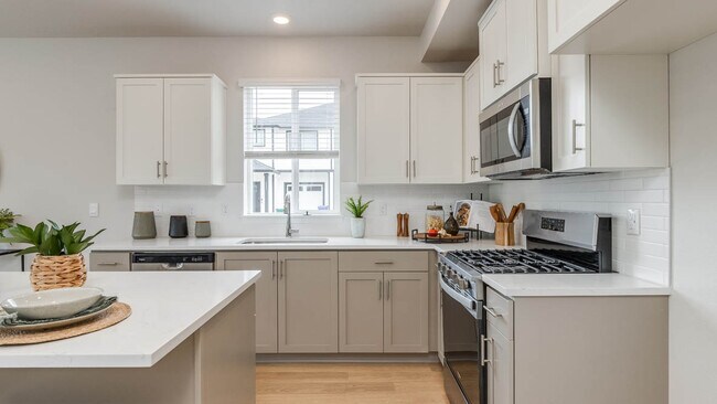 2180 36th Ave, Forest Grove, OR 97116 - photo 4