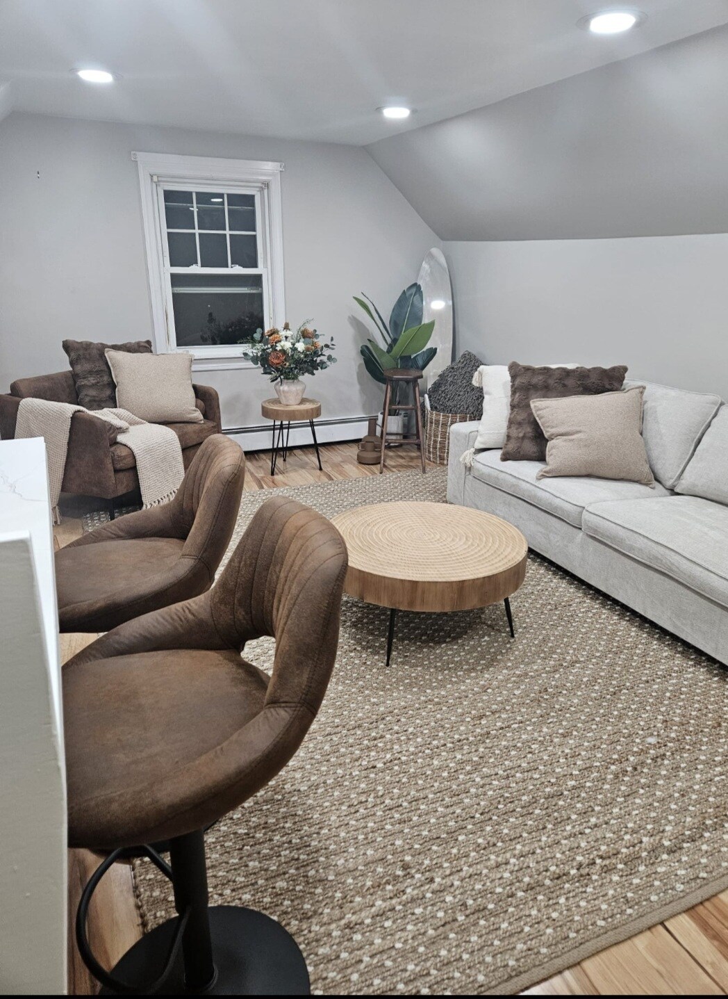 115 N Hull St unit 2nd floor, East Providence, RI 02914 - photo 1