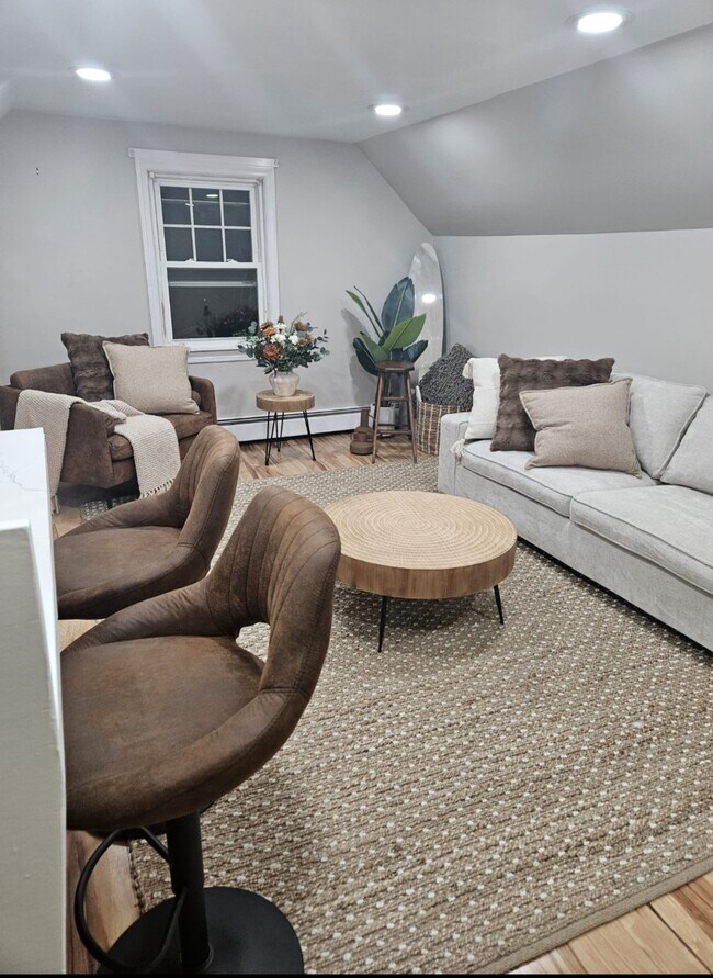 115 N Hull St Unit 2nd floor, East Providence, RI 02914