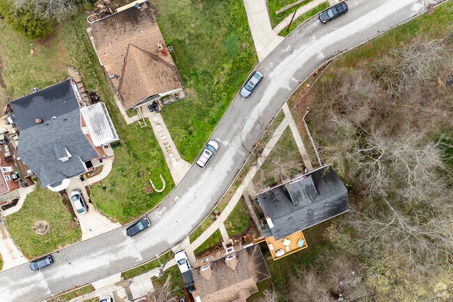 Homebuyers looking in Fort Thomas can expect to spend around $230 per square foot.