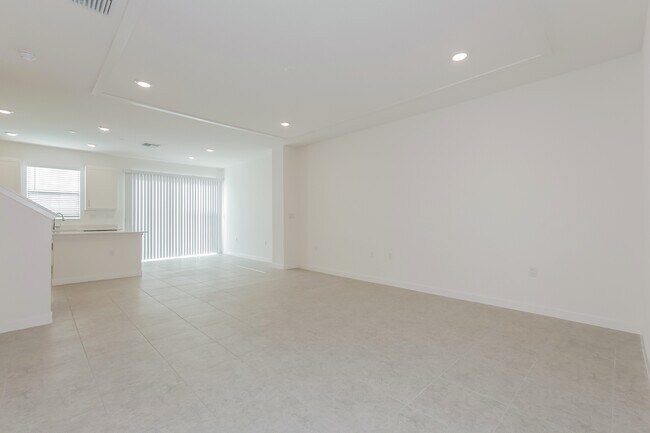 1475 Tristar Dr, Plant City, FL 33563 - photo 6