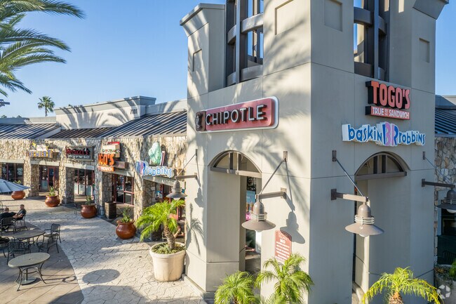 The Sea Cliff Village Shopping Center has plenty of dining options to choose from.