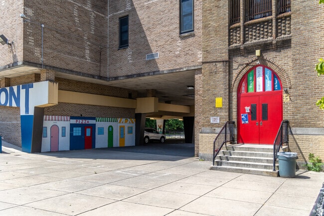 The student teacher ratio at Shawmont School is roughly 13 to 1.