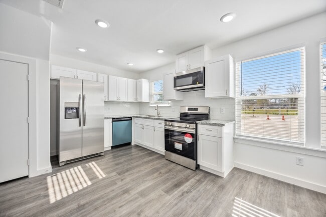 8211 Bigwood St, Houston, TX 77078 - photo 4