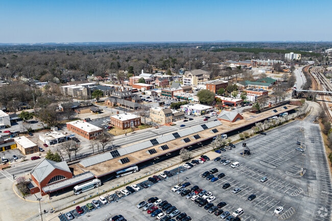 East Washington's proximity to downtown East Point offers residents convenient access to urban amenities while maintaining a suburban charm.