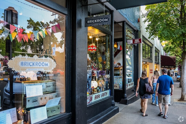 Downtown Ashland offers a huge variety of shopping and restaurants in Cottage District.