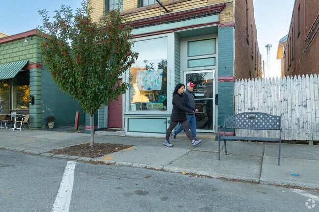 Caledonia’s art scene includes galleries and studios in the village center.